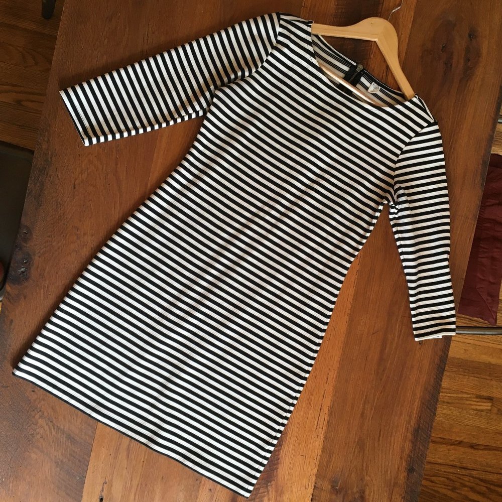 Black and white striped 3/4 sleeve zip back dress